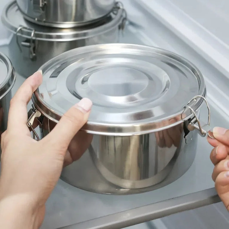 Stainless Steel Fresh Keep Round Sealed Lunch Box Buckle Food Container Fruit Salad Organizer for Refrigerator Storage