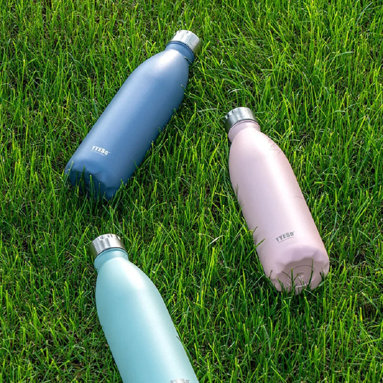 750ml Vacuum Insulated Stainless Steel Cola-Shaped Water Bottle Flask