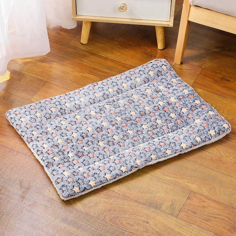 Flannel Pet Mat Dog Bed Cat Bed Thicken Sleeping Mat Cooling Heating Pad for Cats & Pets Comfort Rug