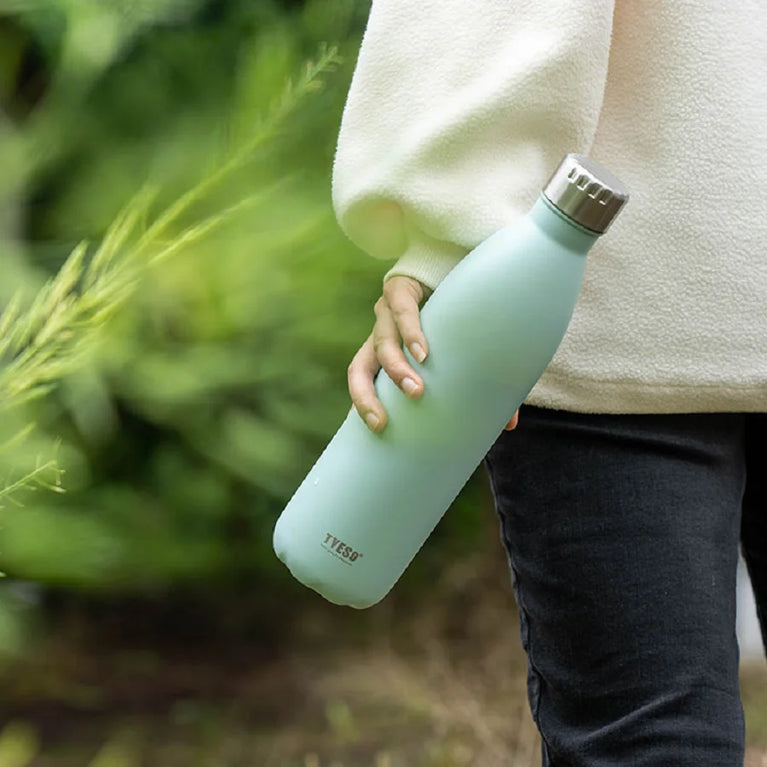 750ml Vacuum Insulated Stainless Steel Cola-Shaped Water Bottle Flask